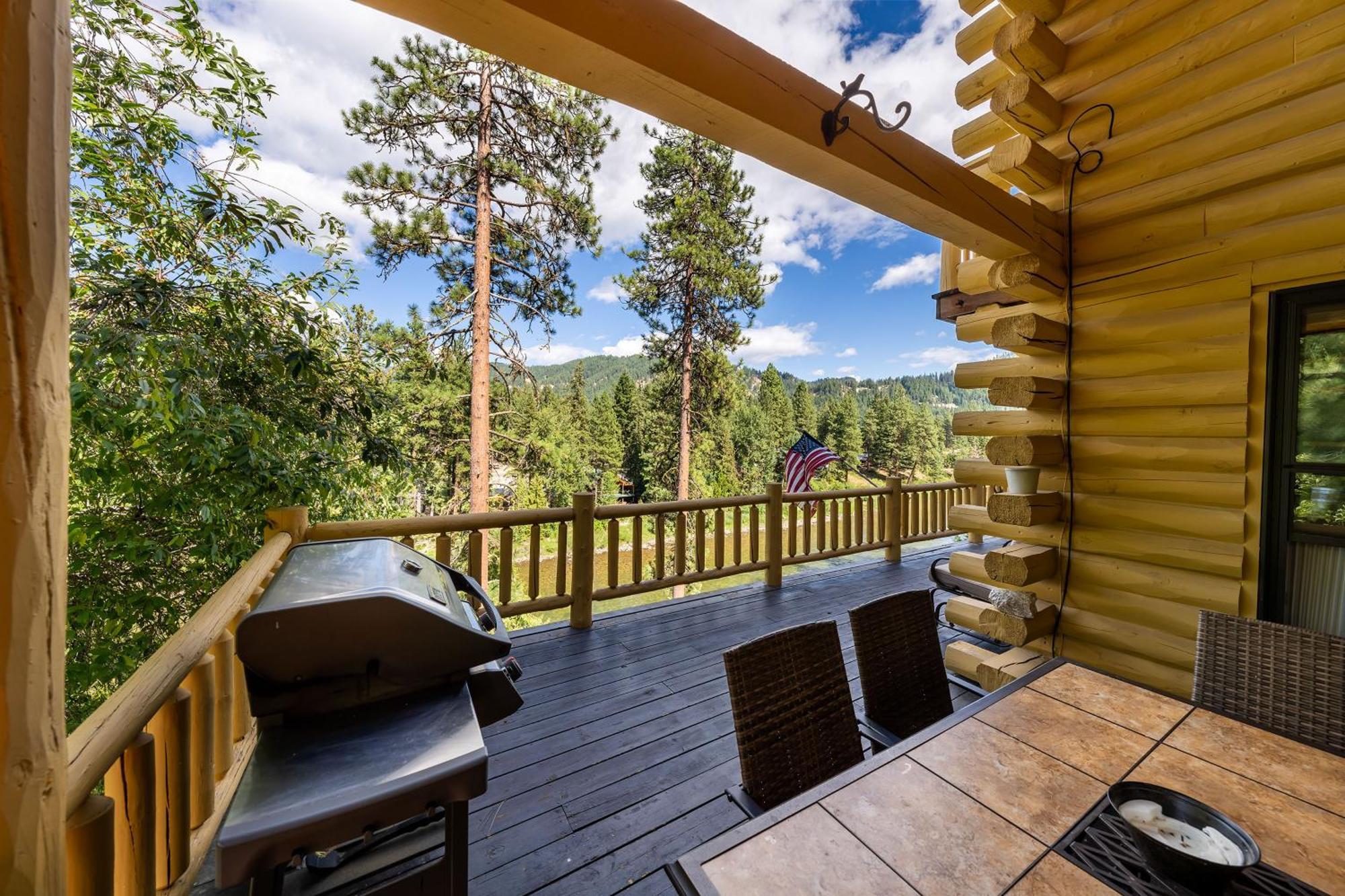 Log Cabin With Private Hot Tub On Wenatchee River! Leavenworth Exterior photo